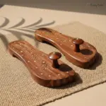 Heeled Foot Shape Wooden Khadau